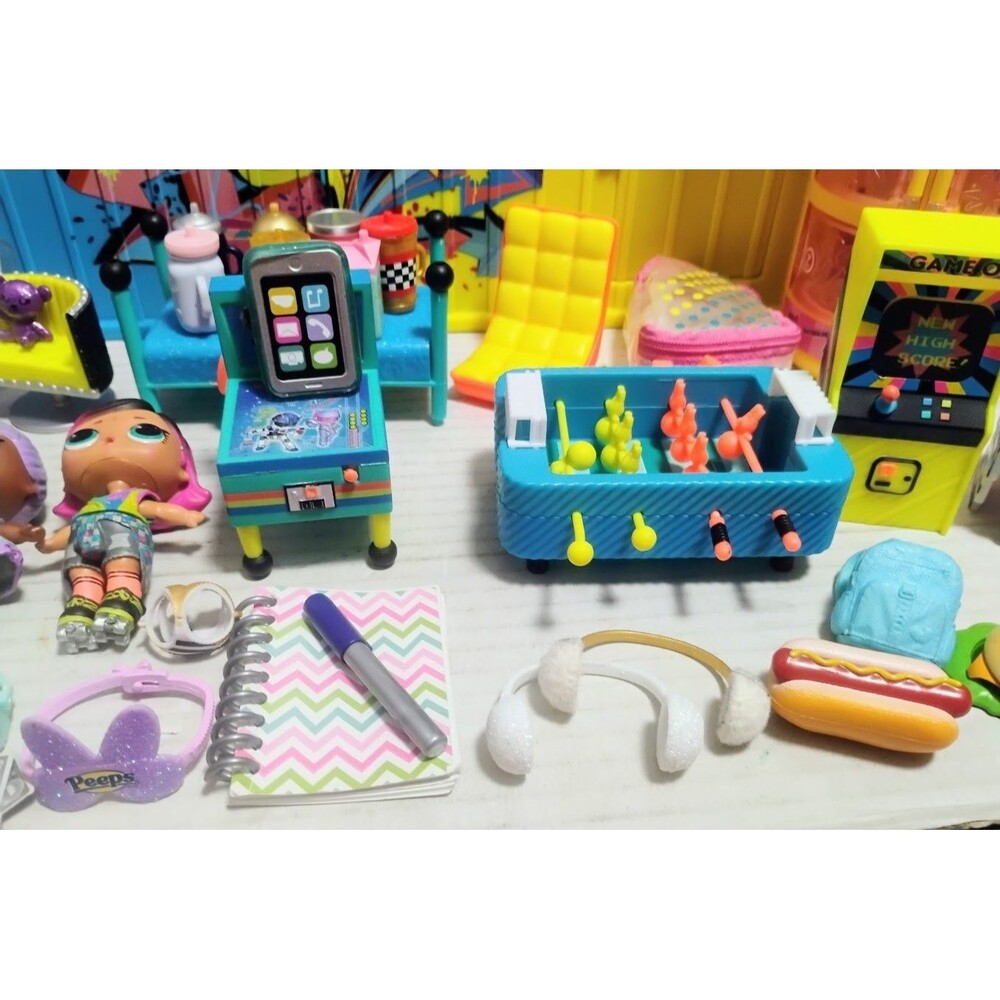 MASSIVE MGA ENTERTAINMENT LOL SURPISE DOLL CLUBHOUSE PLAYSET ACCESSORY LOT - Picture 3 of 9
